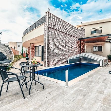 Anil's House: Zimmer with Heated Indoor Pool Daliyat al-Karmel Exterior photo