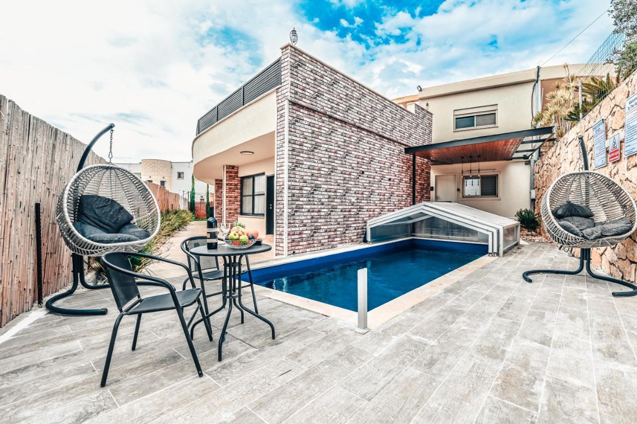 Anil's House: Zimmer with Heated Indoor Pool Daliyat al-Karmel Exterior photo