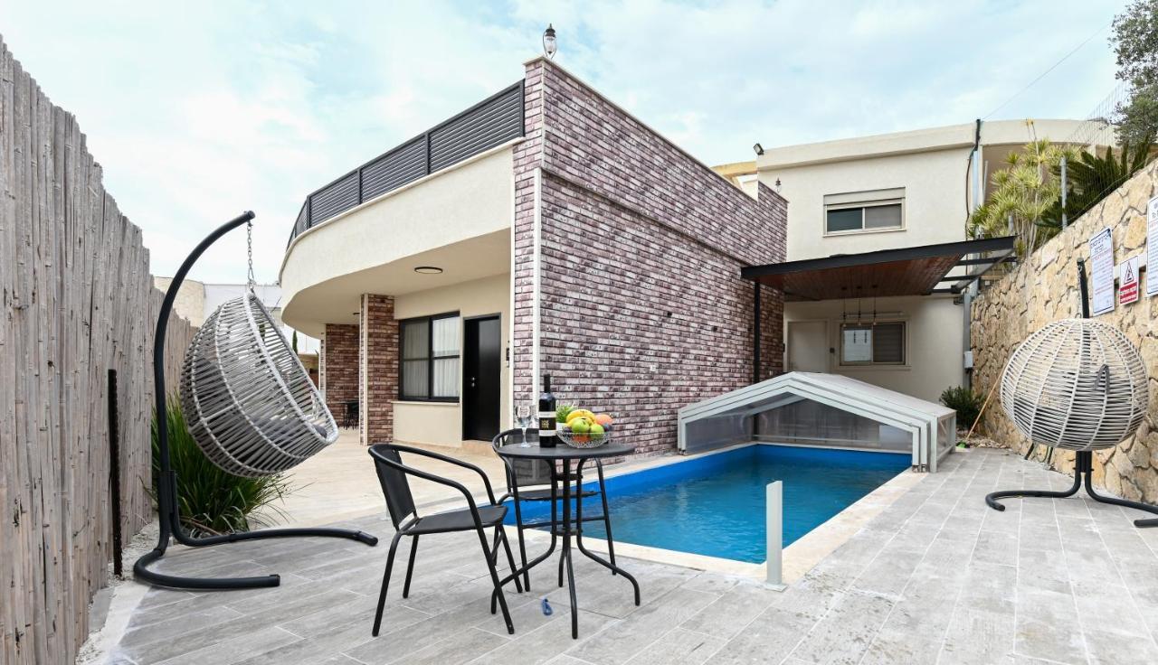 Anil's House: Zimmer with Heated Indoor Pool Daliyat al-Karmel Exterior photo