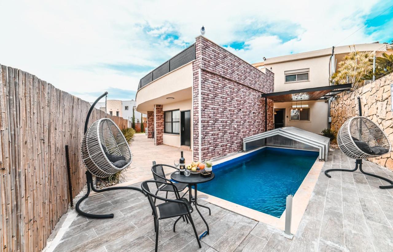 Anil's House: Zimmer with Heated Indoor Pool Daliyat al-Karmel Exterior photo