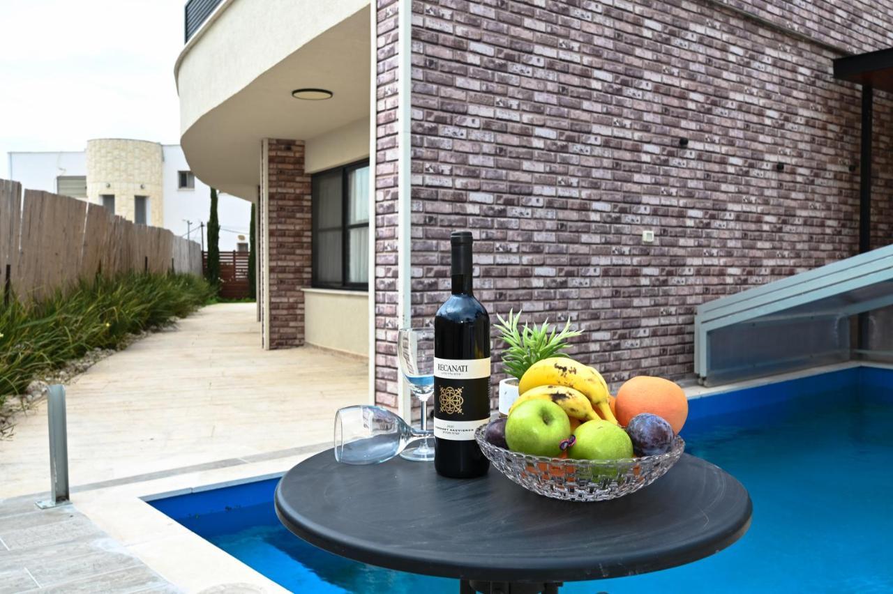 Anil's House: Zimmer with Heated Indoor Pool Daliyat al-Karmel Exterior photo