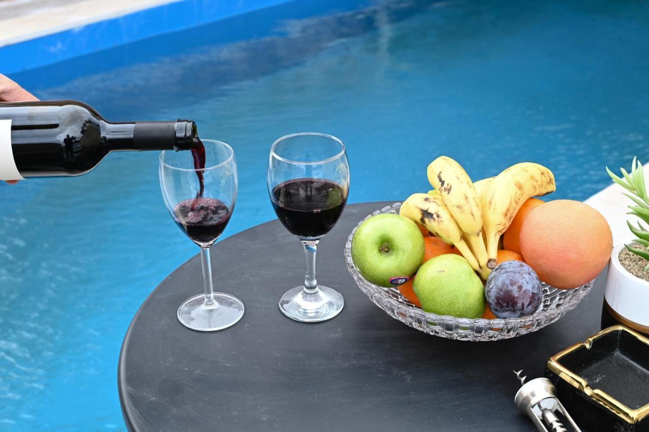 Anil's House: Zimmer with Heated Indoor Pool Daliyat al-Karmel Exterior photo