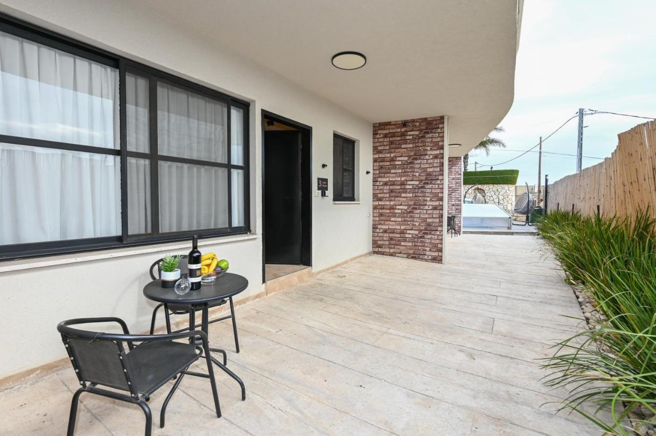 Anil's House: Zimmer with Heated Indoor Pool Daliyat al-Karmel Exterior photo