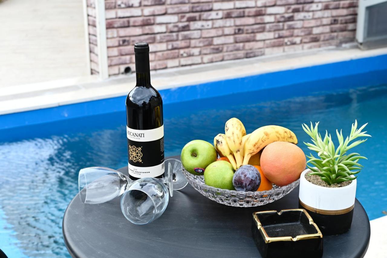 Anil's House: Zimmer with Heated Indoor Pool Daliyat al-Karmel Exterior photo