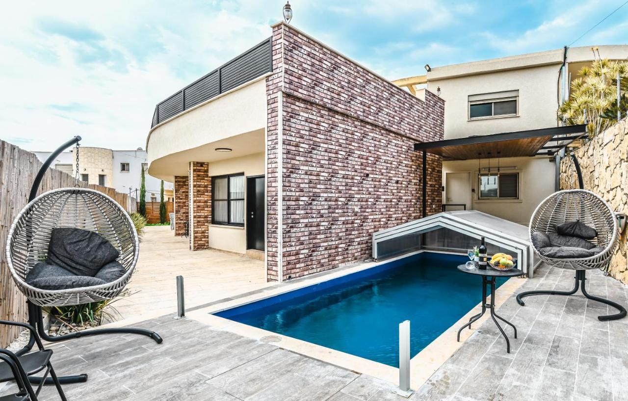 Anil's House: Zimmer with Heated Indoor Pool Daliyat al-Karmel Exterior photo