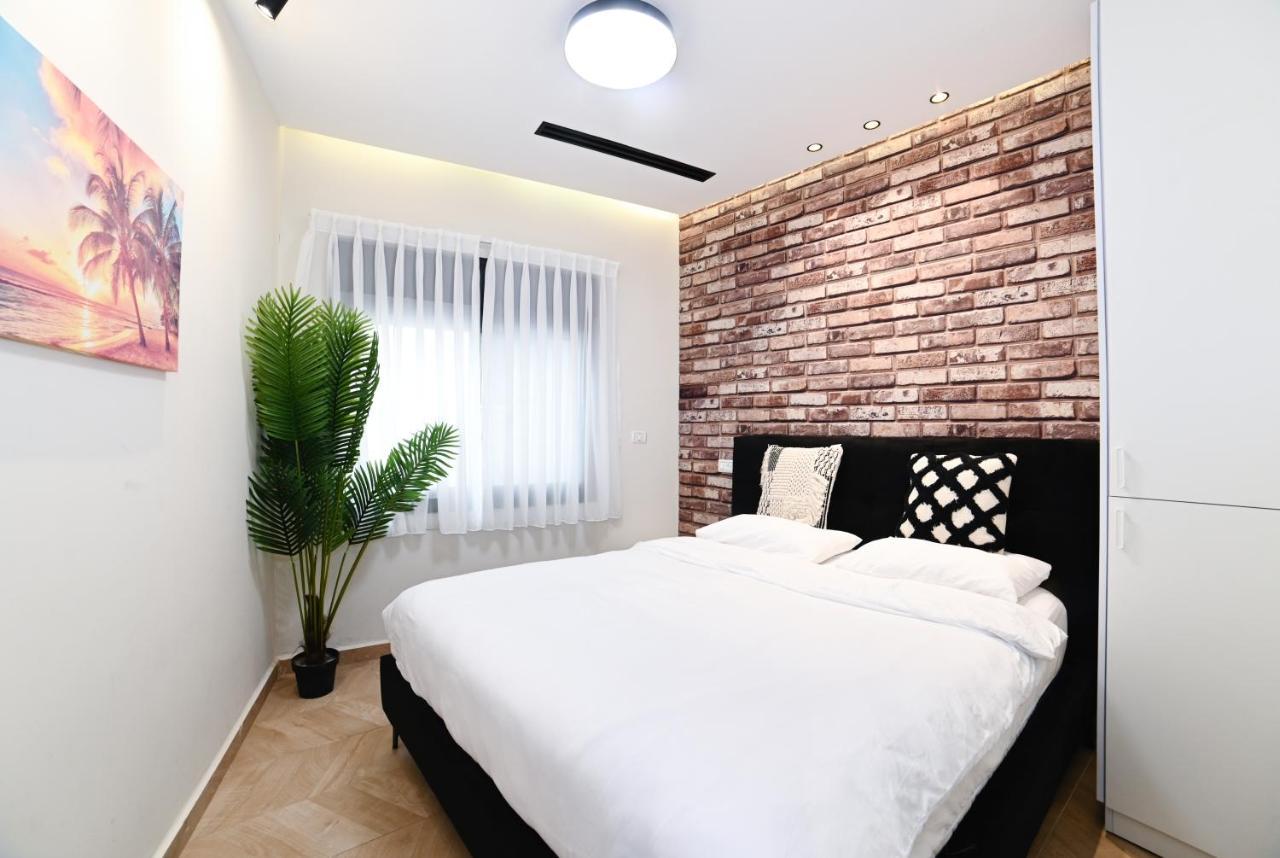 Anil's House: Zimmer with Heated Indoor Pool Daliyat al-Karmel Exterior photo