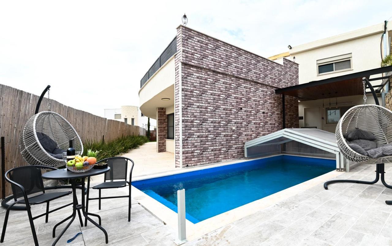 Anil's House: Zimmer with Heated Indoor Pool Daliyat al-Karmel Exterior photo