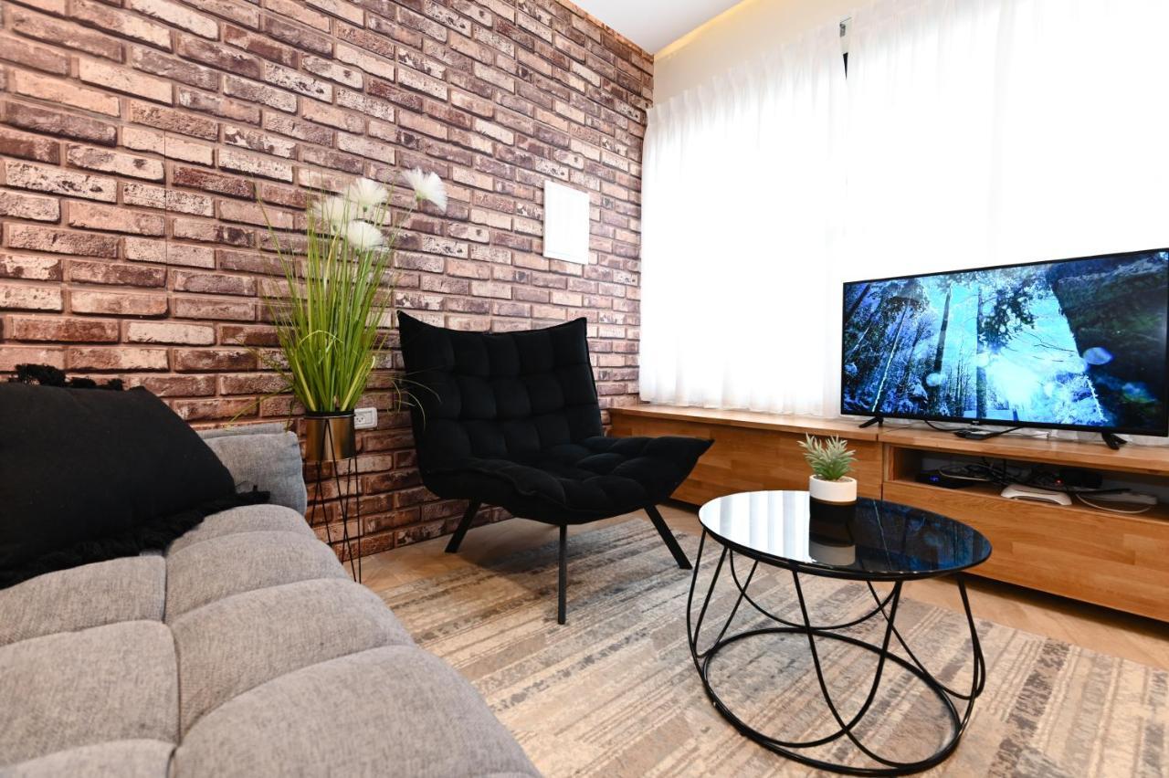 Anil's House: Zimmer with Heated Indoor Pool Daliyat al-Karmel Exterior photo