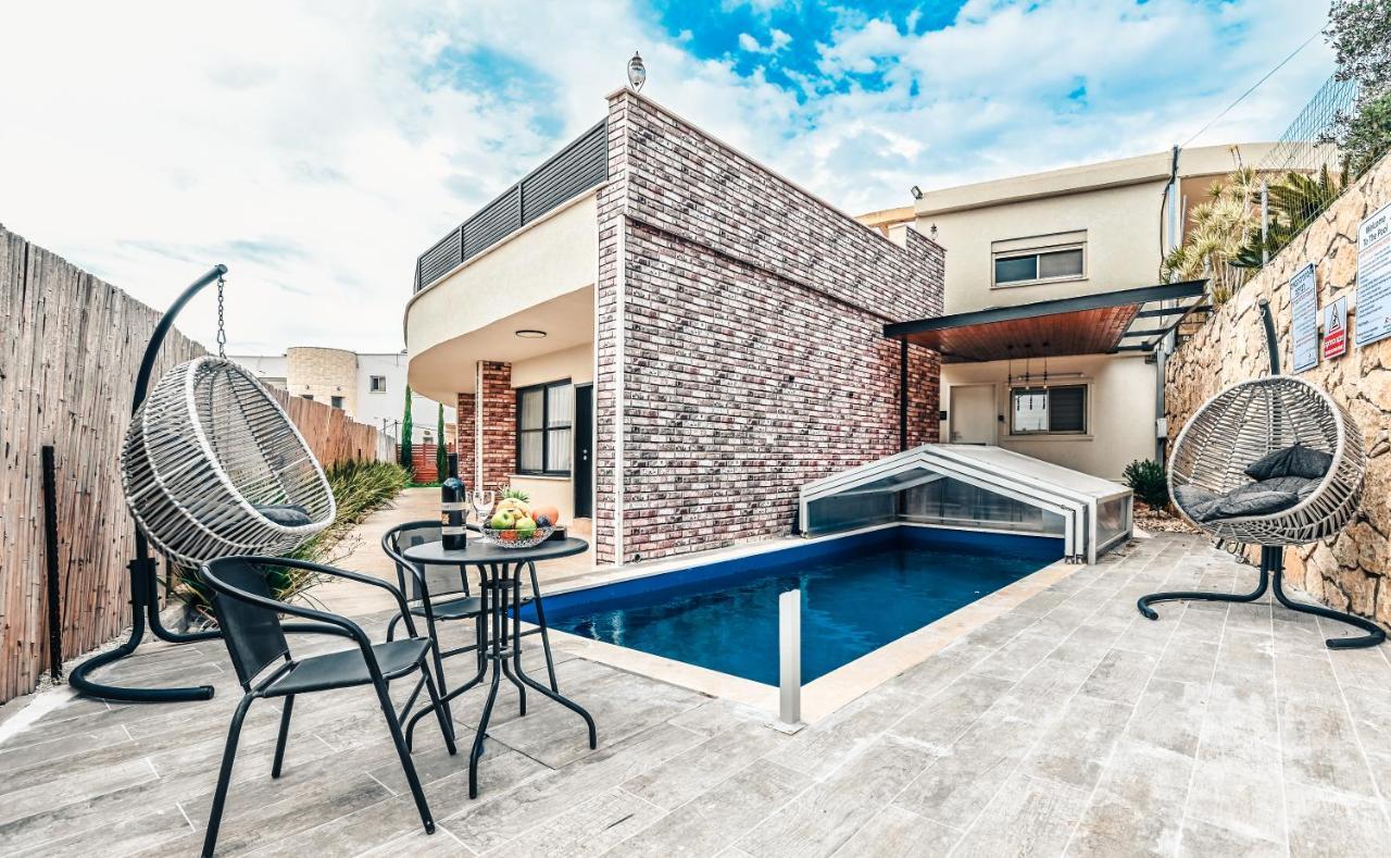 Anil's House: Zimmer with Heated Indoor Pool Daliyat al-Karmel Exterior photo