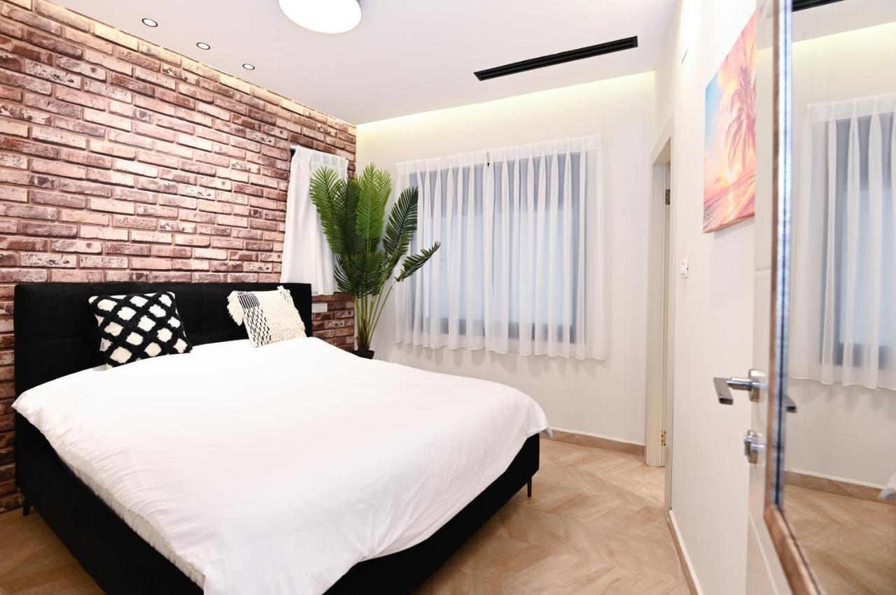 Anil's House: Zimmer with Heated Indoor Pool Daliyat al-Karmel Exterior photo