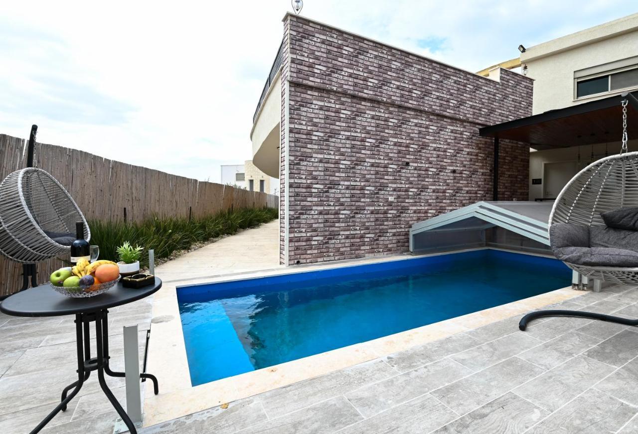 Anil's House: Zimmer with Heated Indoor Pool Daliyat al-Karmel Exterior photo
